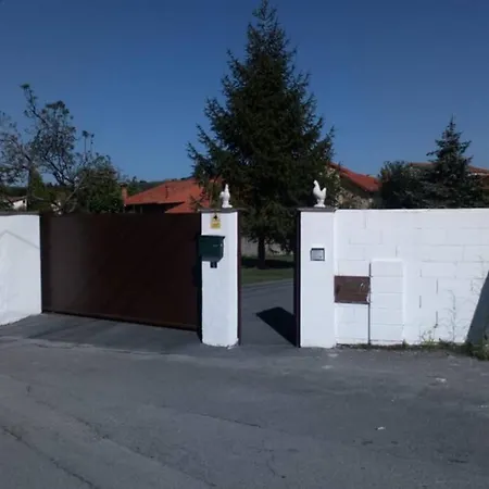 En El Centro De Cantabria , Con Piscina.
