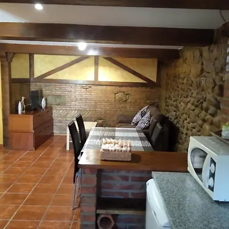 En El Centro De Cantabria , Con Piscina. *